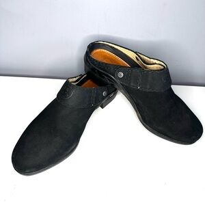 Ariat Size 6 Mules / Clogs EUC like new black leather and nubuck/suede slip on